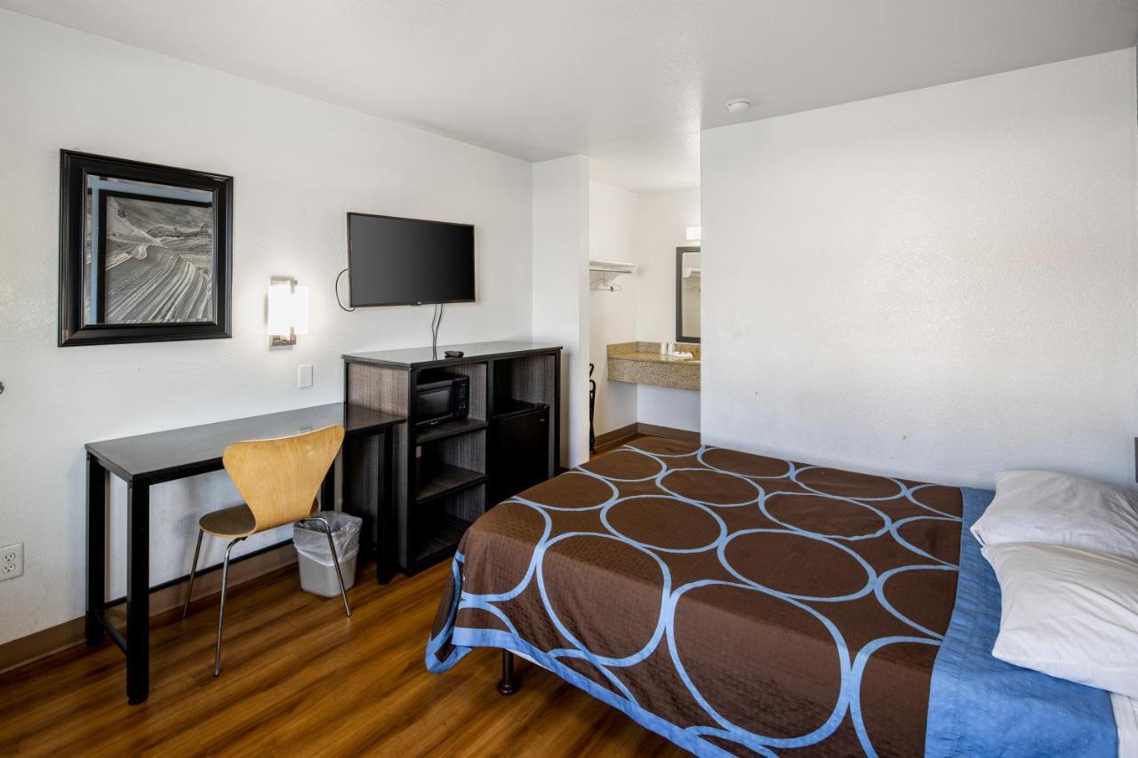 Super 8 By Wyndham Phoenix West Exteriör bild